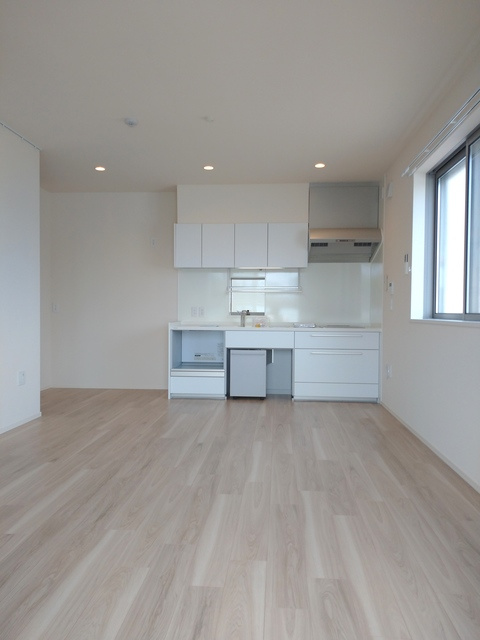 （シニア限定）ヘーベルVillage元住吉弐番館の居間・リビング|★白基調の明るいお部屋です★