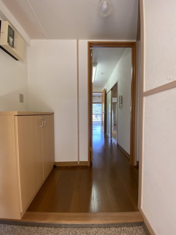 湯河原サニーハイツ1号館の玄関