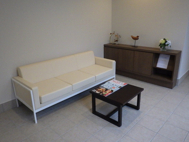 （シニア限定）ヘーベルVillage Cocona 綱島 Ⅰのエントランス|談話スペース