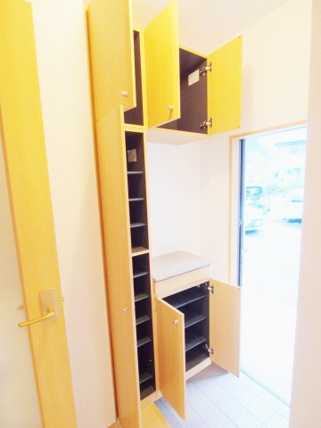 クラールYの玄関