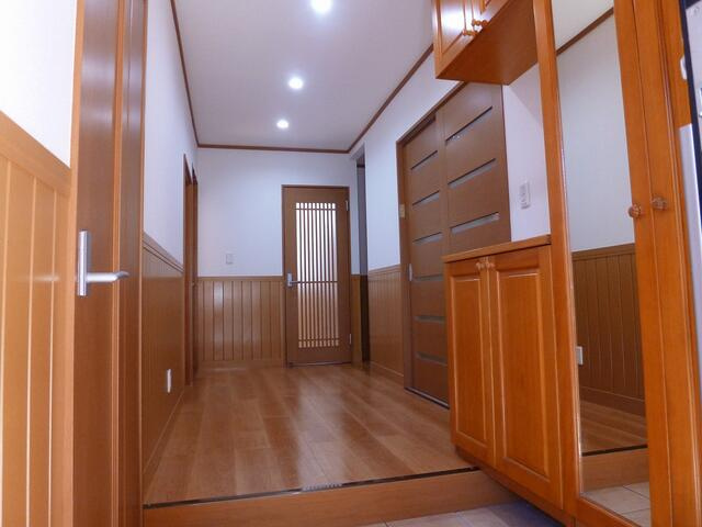 アモロッソの玄関|収納豊富な広々玄関