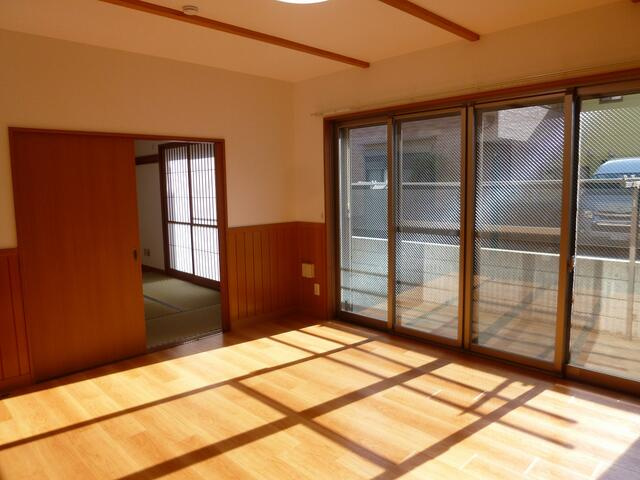 アモロッソの洋室|陽当り・通風良好