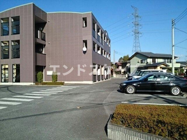 シャン・ド・フルールの駐車場|高崎、前橋のお部屋探しはエンドスケープまで！お客様の理想お聞かせ下さい♪