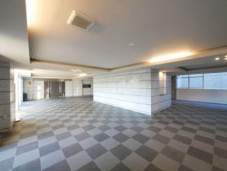 【エントランス】 | 八王子市椚田町 レーベンスクエアリマインドヒルズ 南向6階 | 広々ロビー