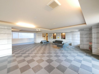【エントランス】 | 八王子市椚田町 レーベンスクエアリマインドヒルズ 南向6階 | 広々ロビー