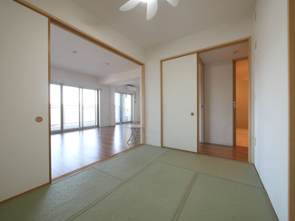 【和室】 | 八王子市椚田町 レーベンスクエアリマインドヒルズ 南向6階 | 4.5帖　リビング隣接の和室