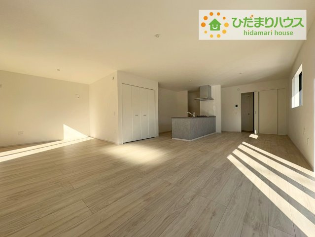 ひたちなか市足崎1期　新築戸建　4号棟の居間・リビング|早くお仕事終わらせて、家に帰りたくなるようなリビングです(^^♪