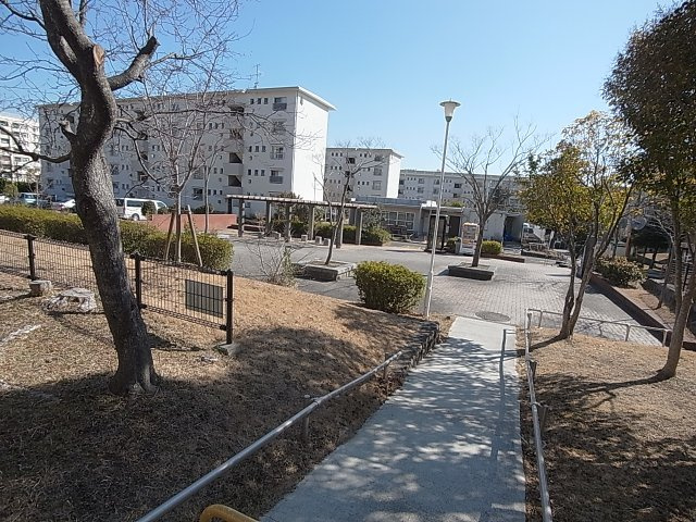 鈴蘭台第3団地5号棟の設備|管理の行き届いた綺麗に整備された敷地内