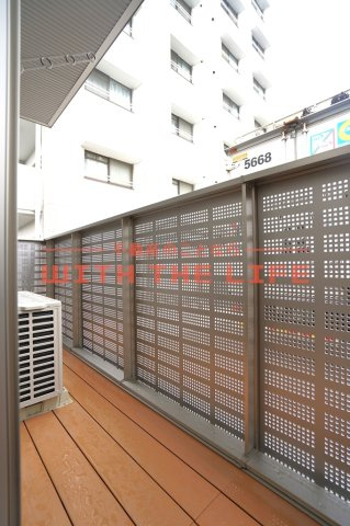 アベリアⅡ番館【キャッシュバック対象物件】のバルコニー|外からの目が気にならないバルコニーで洗濯物が干せます
