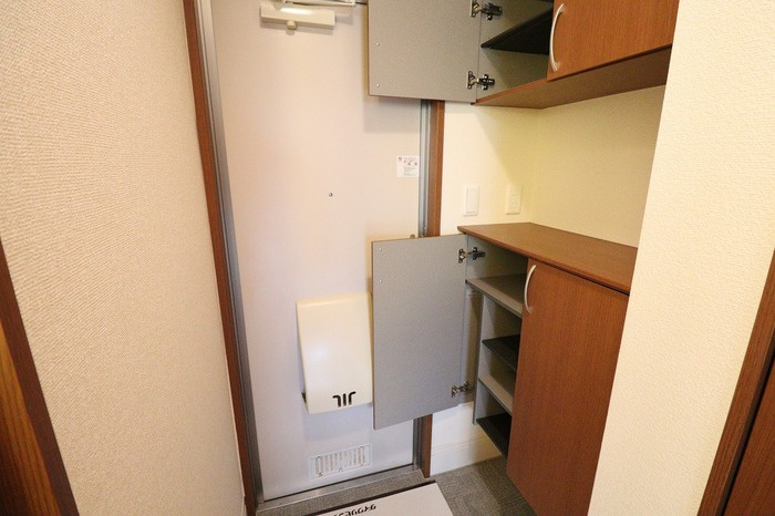 スバルコーポＳの玄関|シューズボックス