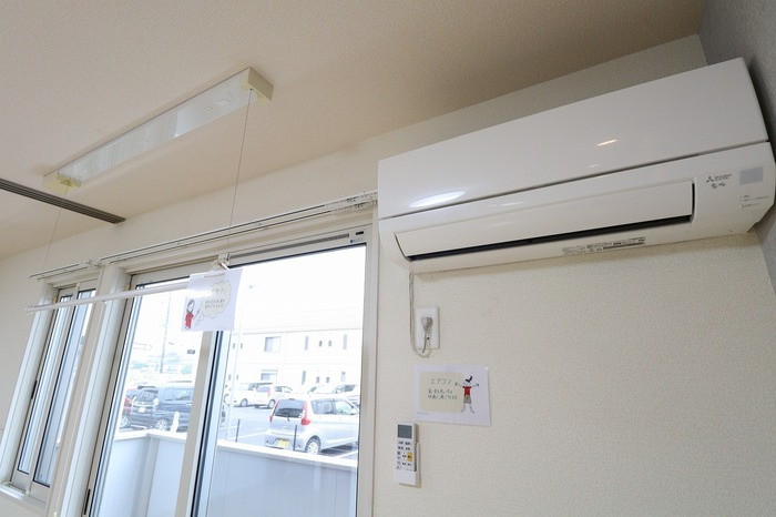 スバルコーポＳの設備|室内物干し・エアコン