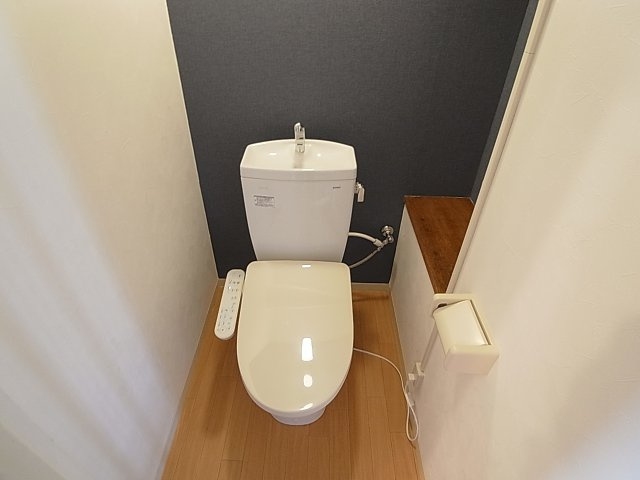 テスラ兵庫のトイレ|温水洗浄便座付きのトイレ