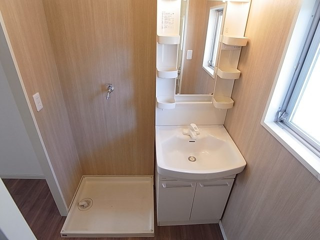 テスラ兵庫の洗面所|独立した洗面台完備