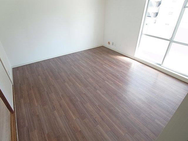 テスラ兵庫の居間・リビング|開放感の有るリビングダイニング