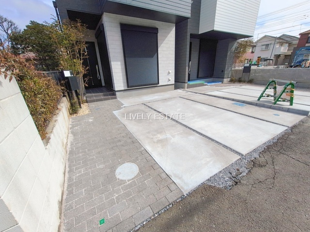 越谷市元柳田町 新築分譲住宅 全2棟 No,1の駐車場