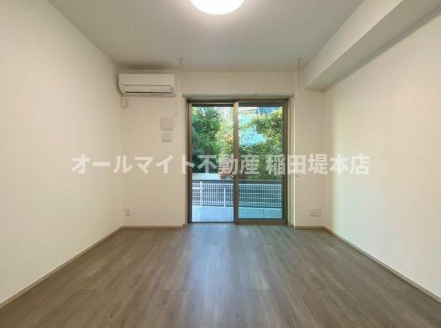 川崎市麻生区高石５丁目のアパートの居間・リビング