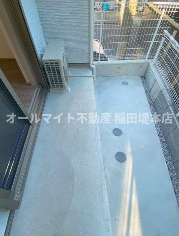 川崎市麻生区高石５丁目のアパートのバルコニー