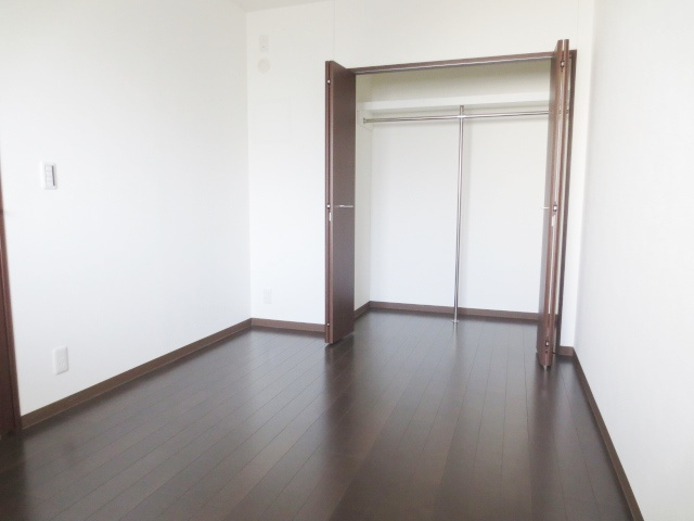 桜コートの収納|別号室の参考写真です。