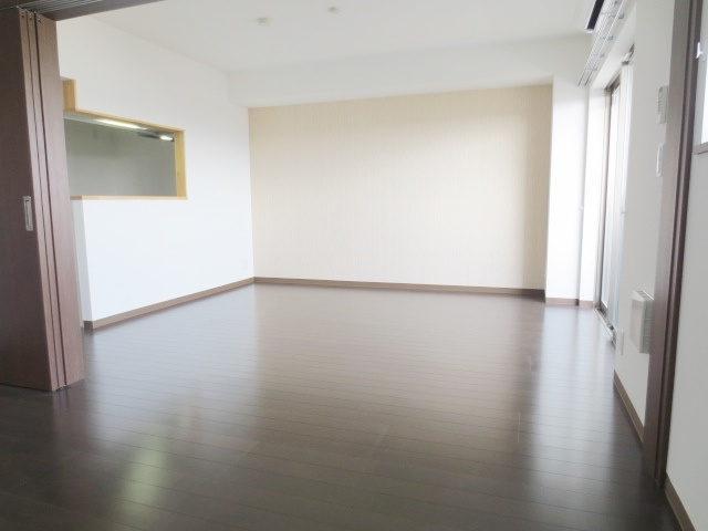 桜コートの居間・リビング|別号室の参考写真です。