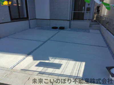 【駐車場】 | LIGARE久喜市久喜東27期1号棟 | 駐車スペースはゆとりのある2台分確保されています。
車の運転が不安な方もゆっくり入出庫できるので安心です。