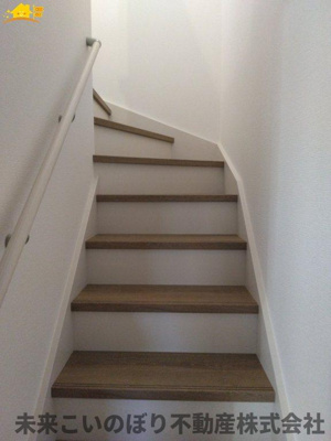 【内装】 | LIGARE久喜市久喜東27期1号棟 | 階段スペースには手すりがついており安心です