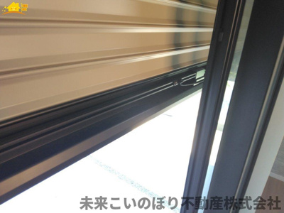 【設備】 | LIGARE久喜市久喜東27期1号棟 | シャッター雨戸付きで防犯面も安心です
