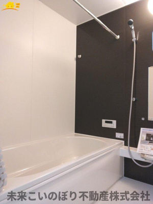 【浴室】 | LIGARE久喜市久喜東27期1号棟 | １坪サイズのバスルーム。浴室換気乾燥機を標準装備。乾きやすい床やお手入れのしやすい排水口など、いつも清潔にご使用いただけます。