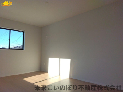 【寝室】 | LIGARE久喜市久喜東27期1号棟 | 主寝室は大型ベッドもラクラク設置できます♪ゆとりある動線も確保でき、ゆったりとお寛ぎいただけます♪