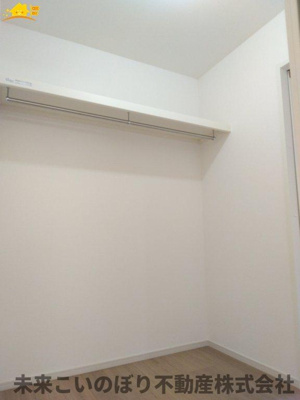 【収納】 | LIGARE久喜市久喜東27期1号棟 | たくさん収納可能なウォークインクローゼットがあるので、収納家具を置かずにお部屋がスッキリ！