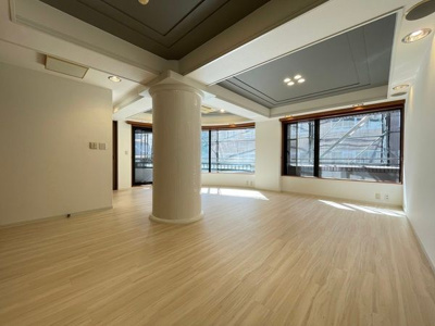 【居間・リビング】 | 白山ミノール | こちらのリビングで趣味の時間をお楽しみください