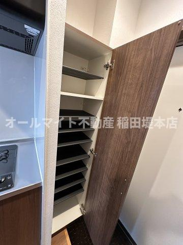 稲城市東長沼のアパートの収納