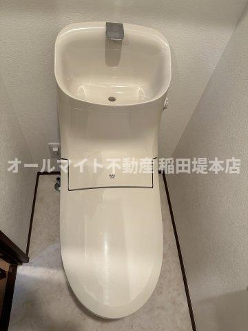 稲城市東長沼のアパートのトイレ