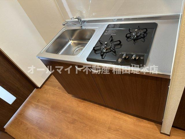 稲城市東長沼のアパートのキッチン