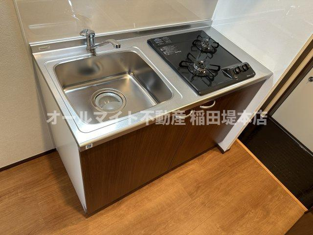 稲城市東長沼のアパートのキッチン