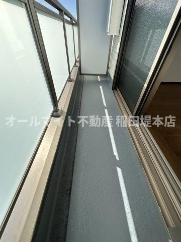 稲城市東長沼のアパートのバルコニー