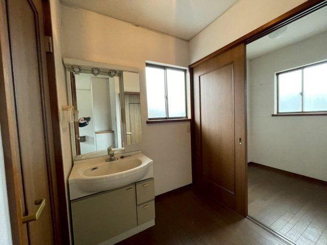 茨城県石岡市南台１丁目　中古戸建の独立洗面台