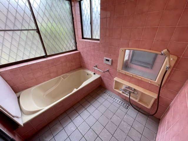 茨城県石岡市南台１丁目　中古戸建の浴室