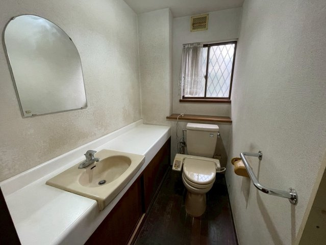 茨城県石岡市南台１丁目　中古戸建のトイレ