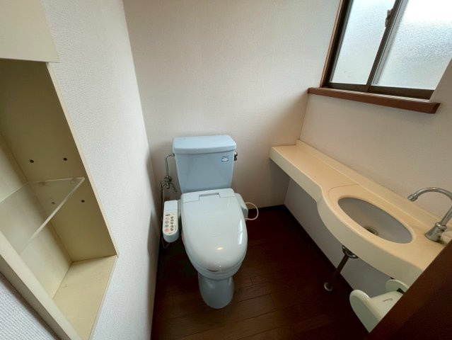 茨城県石岡市南台１丁目　中古戸建のトイレ