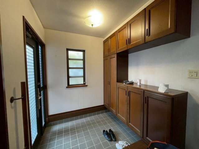 茨城県石岡市南台１丁目　中古戸建の玄関