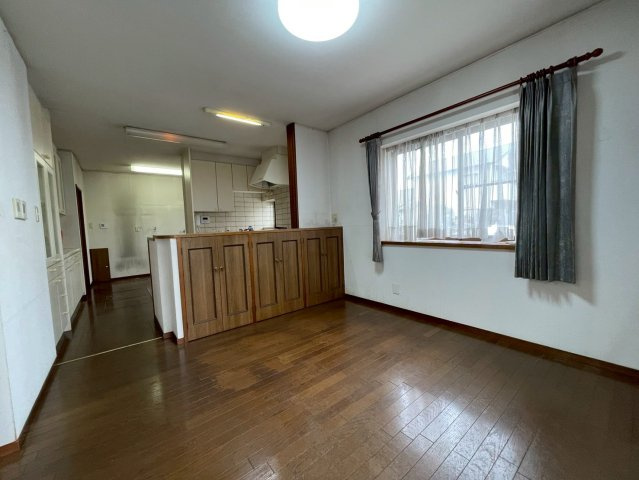 茨城県石岡市南台１丁目　中古戸建の居間・リビング