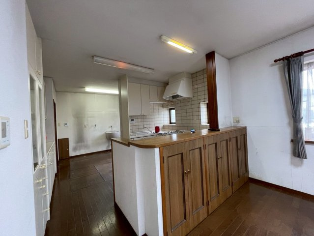 茨城県石岡市南台１丁目　中古戸建の居間・リビング