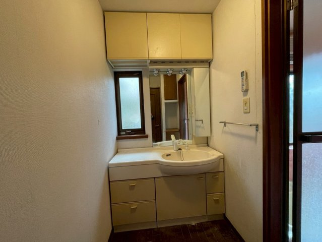 茨城県石岡市南台１丁目　中古戸建の独立洗面台