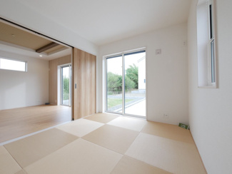 【和室】 | 中央市西花輪 オール電化新築 全2棟 1号棟 車3台並列駐車 | 【建物施工例】