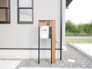 【その他】 | 中央市西花輪 オール電化新築 全2棟 1号棟 車3台並列駐車 | 【建物施工例】門扉