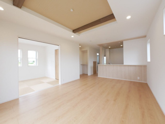 【居間・リビング】 | 中央市西花輪 オール電化新築 全2棟 1号棟 車3台並列駐車 | 【建物施工例】