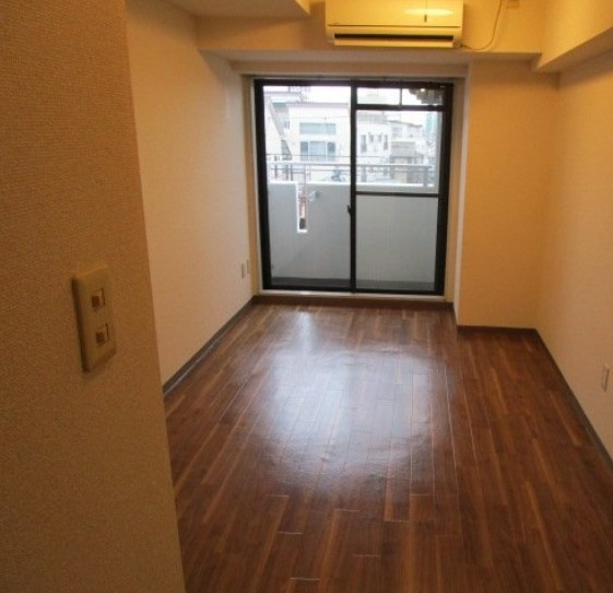 ラフィネ西荻の玄関