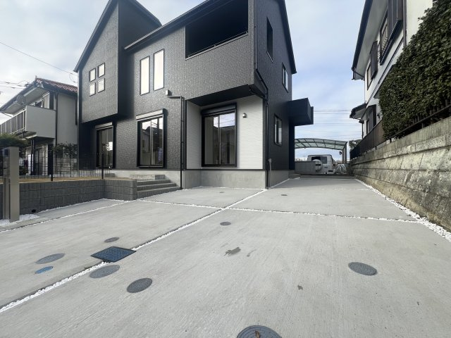 天井くらい高い満足度が得られること間違いなし！リビング吹き抜け×駐車場３台！【瀬谷区東野】新築戸建の外観|外観も気になるポイント