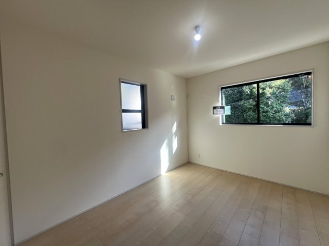 閑静な邸宅佇む最高なステータスをあなたへ　長浜2丁目新築戸建ての洋室|個人の部屋や寝室として使える洋室です