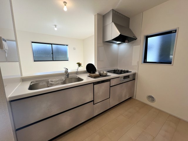 閑静な邸宅佇む最高なステータスをあなたへ　長浜2丁目新築戸建てのキッチン|使いやすいキッチンです